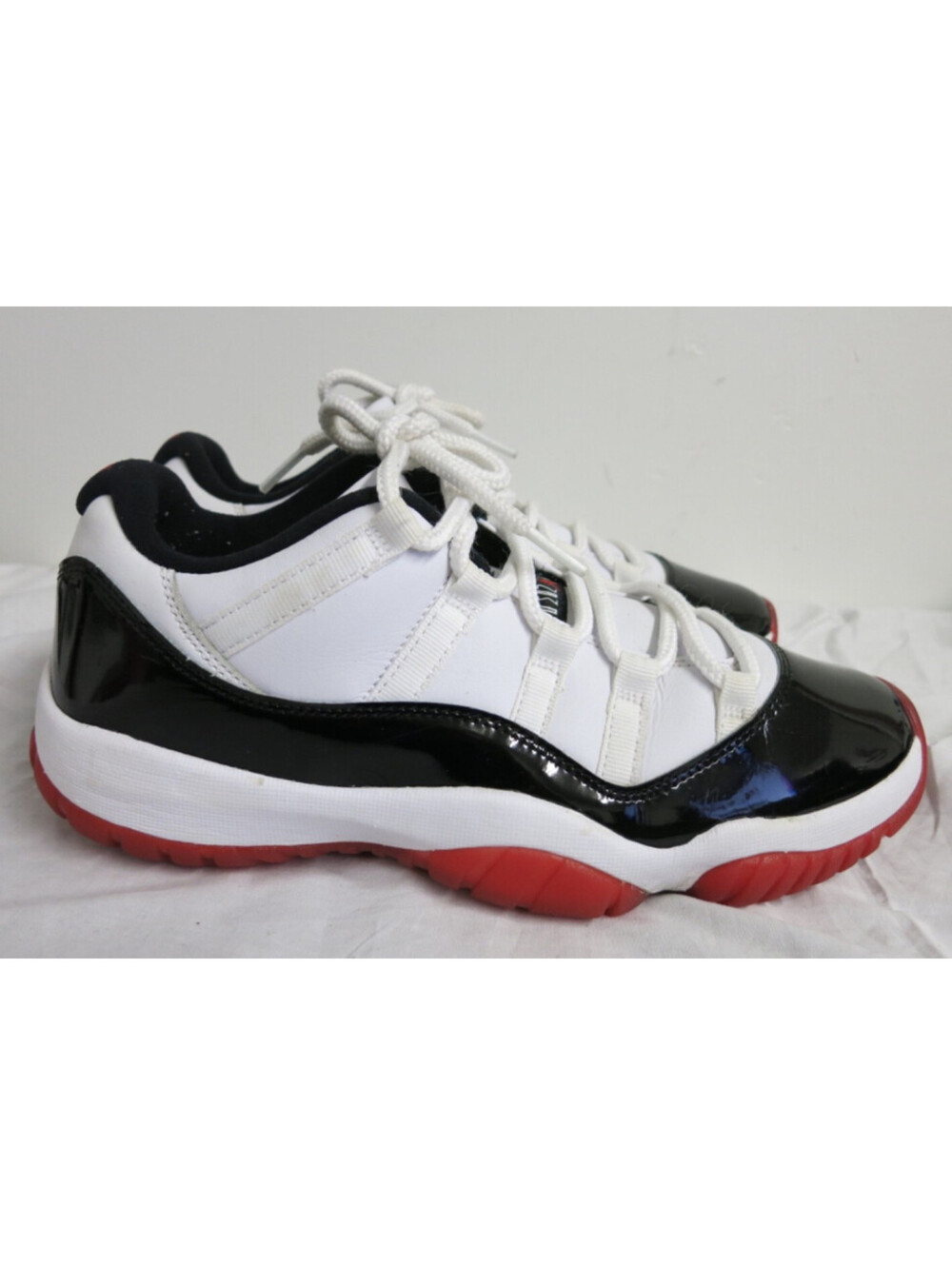Nike Air Jordan 11 Retro Low Men's Size 9.5 Concord Bred AV2187-160